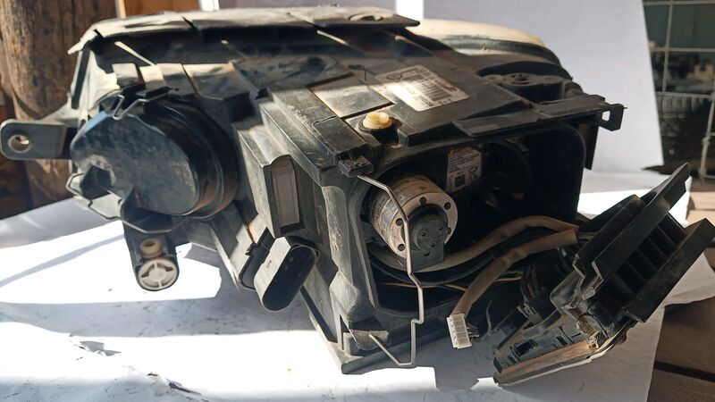 Headlights Volkswagen Passat RHS 2006 to 2010