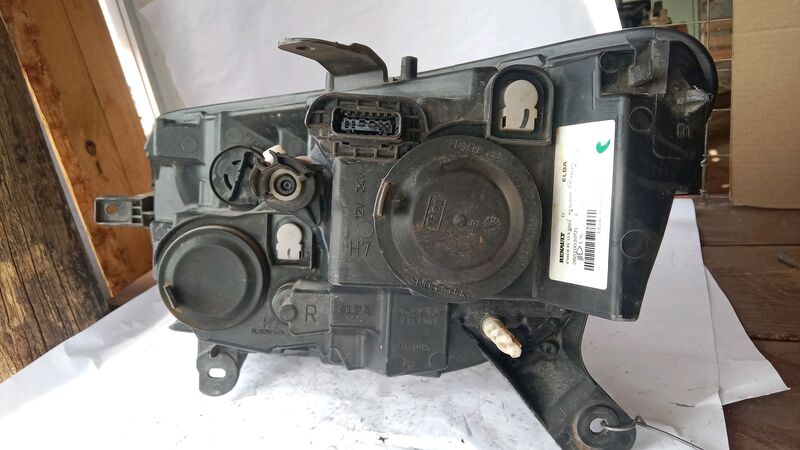 Headlights Renault Clio RHS 2015 to 2020