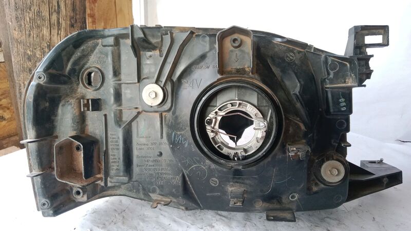 Headlights Nissan NP300 Hardbody LHS 2003 to 2020