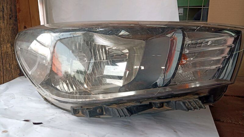 Headlights Kia Rio RHS 2018 to 2023