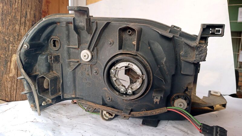 Headlights Nissan NP300 Hardbody LHS 2000 to 2019