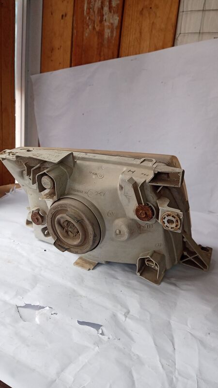 Headlights Nissan NP300 Hardbody LHS 2002 to 2006