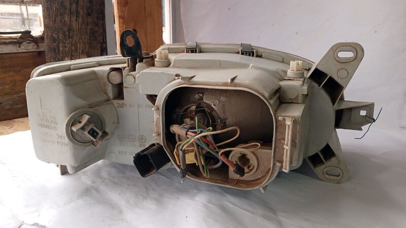 Headlights Ford Escort LHS 1994 to 2000