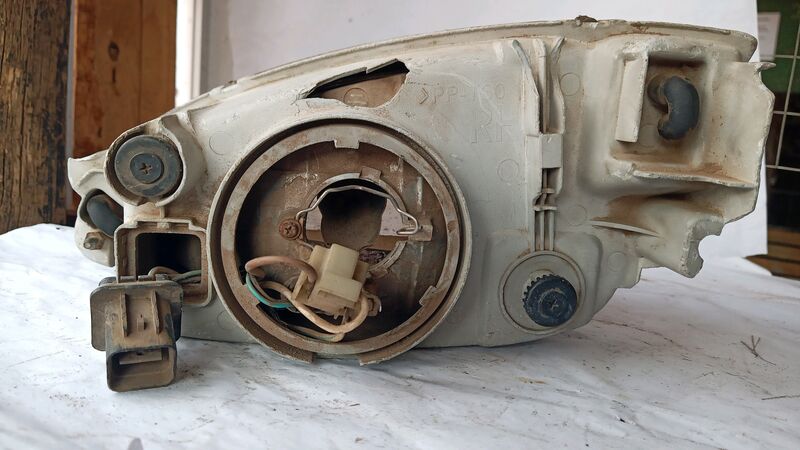 Headlights Hyundai Elantra RHS 1999 to 2000