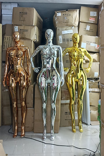 The Olaedo Chrome Female Mannequin The Olaedo Chrome Female Mannequin