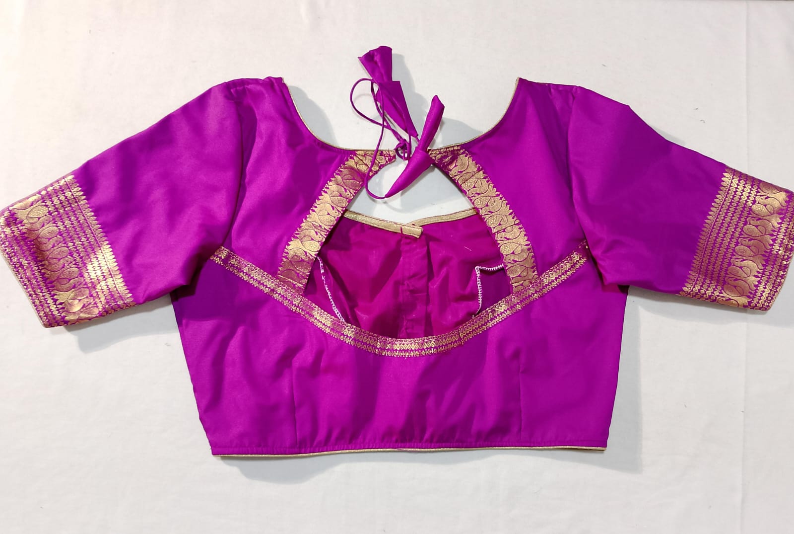 N04 : Ready To Ship Beautiful  Saree With Stitched Blouse