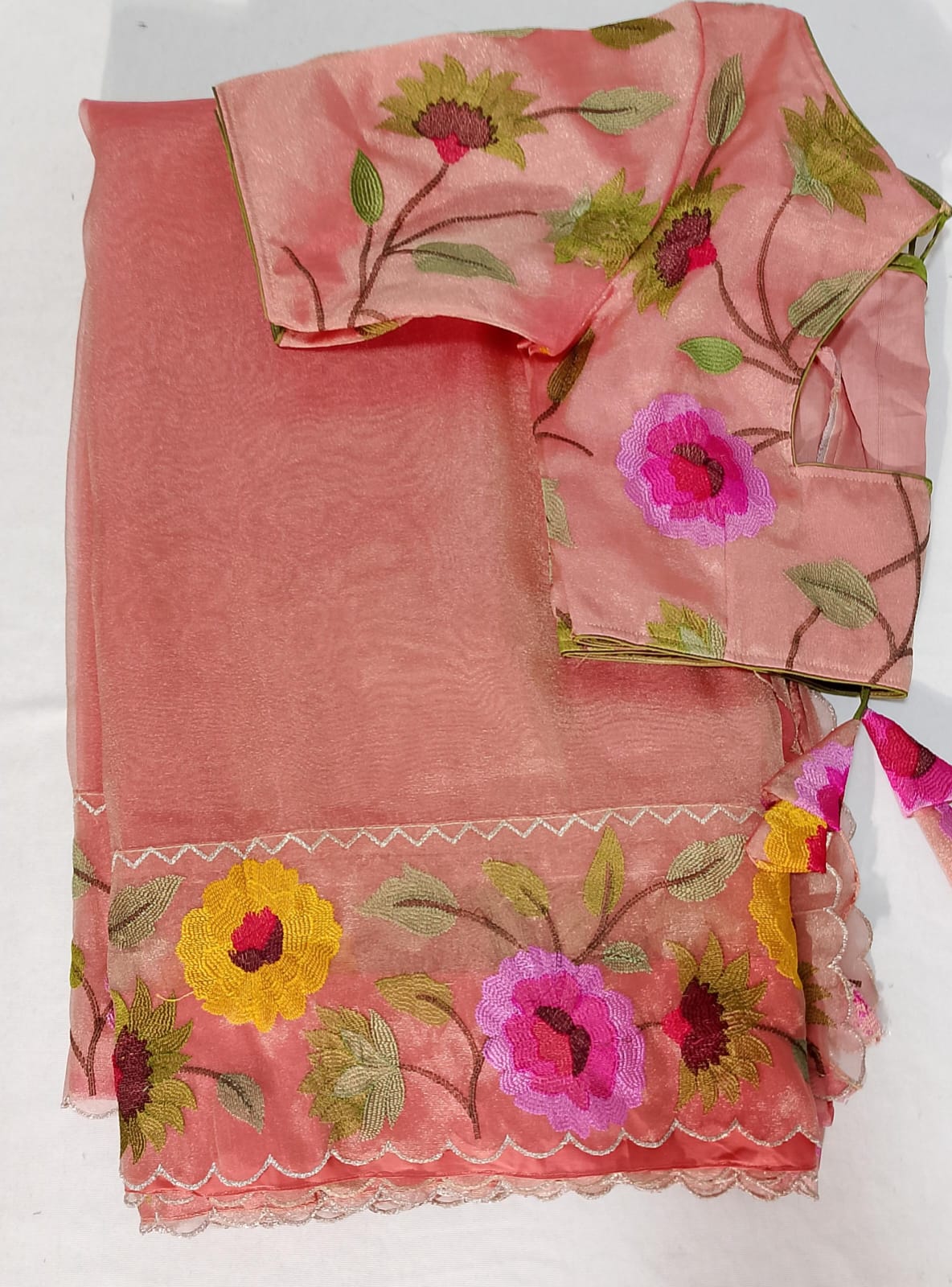 N03 : Ready To Ship Beautiful  Saree With Stitched Blouse