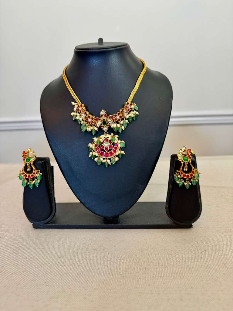 H38: Ready To Ship Beautiful Jadau Kundan Necklace Set