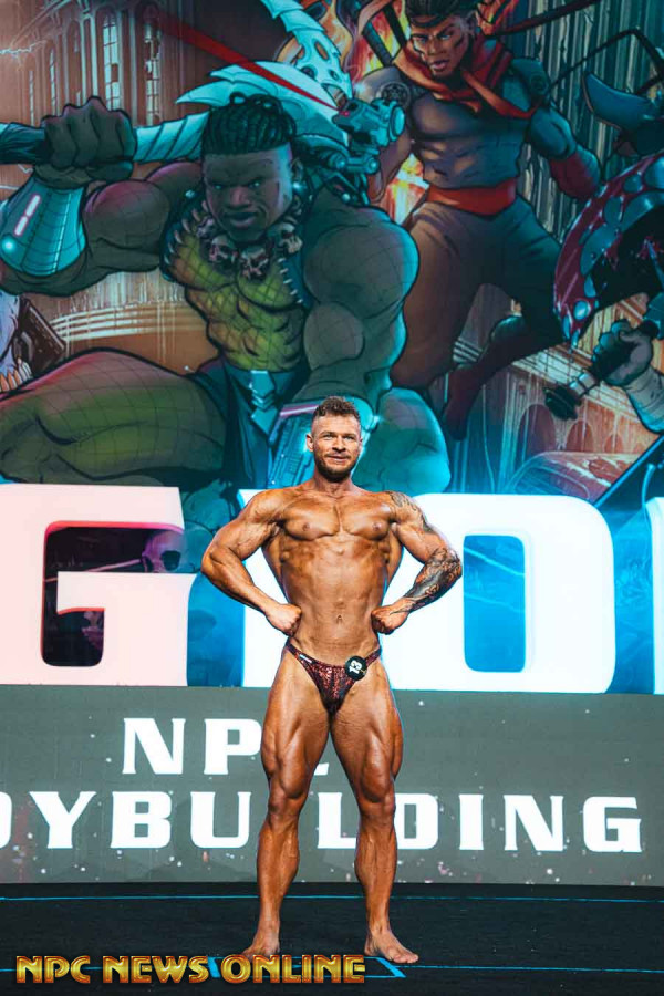 Contoured Front 3/4" Wide Strap Posing Suit