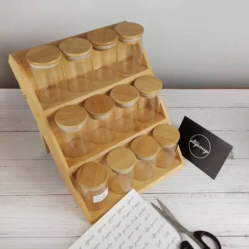 12 PIECES SPICE CONTAINERS WITH BAMBOO LIDS AND STEP ORGANISER