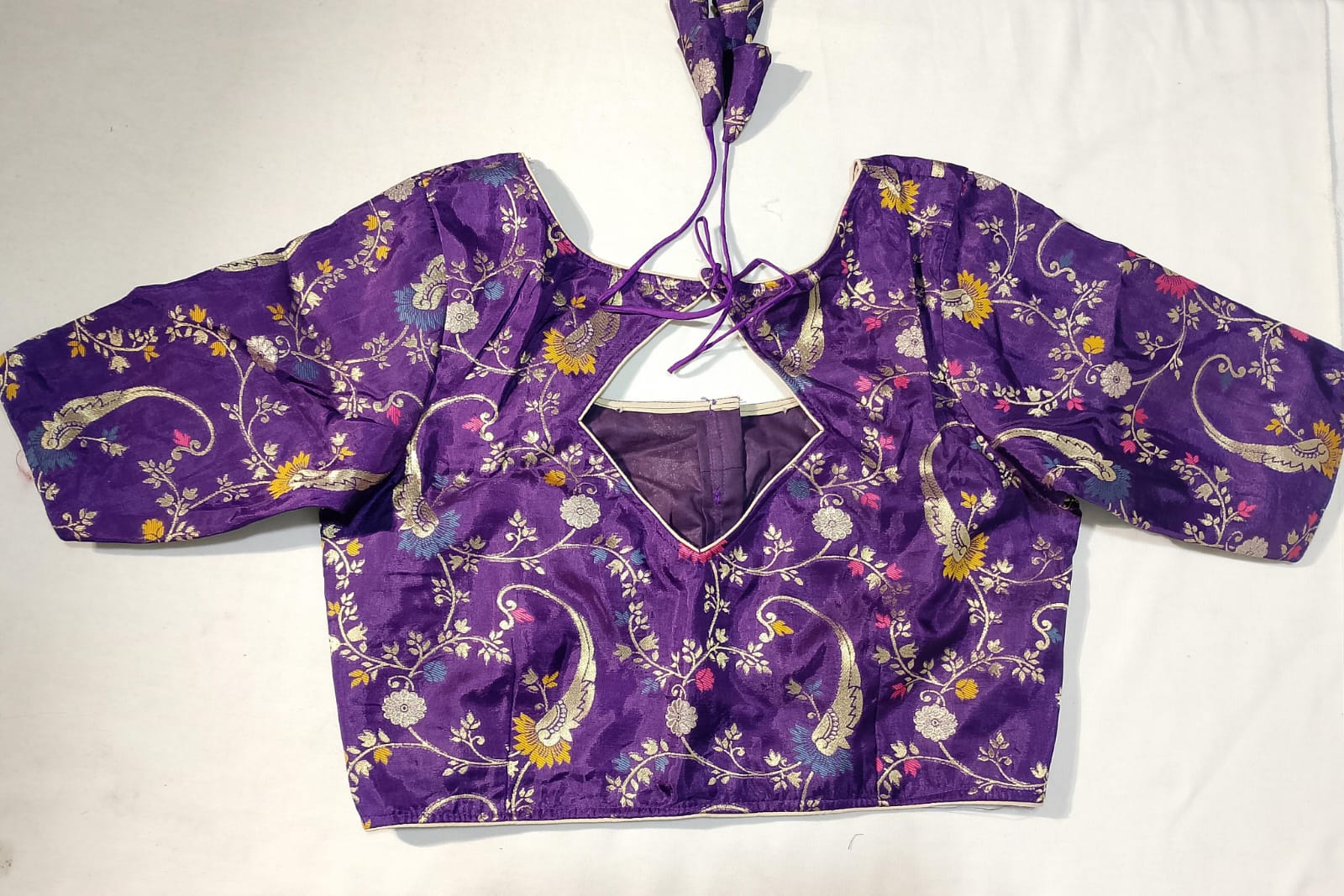 J346: Ready To Ship Beautiful Pure Vintage Style Moonga Crepe Silk Saree With Stitched Blouse J346: Ready To Ship Beautiful Pure Vintage Style Moonga Crepe Silk Saree With Stitched Blouse