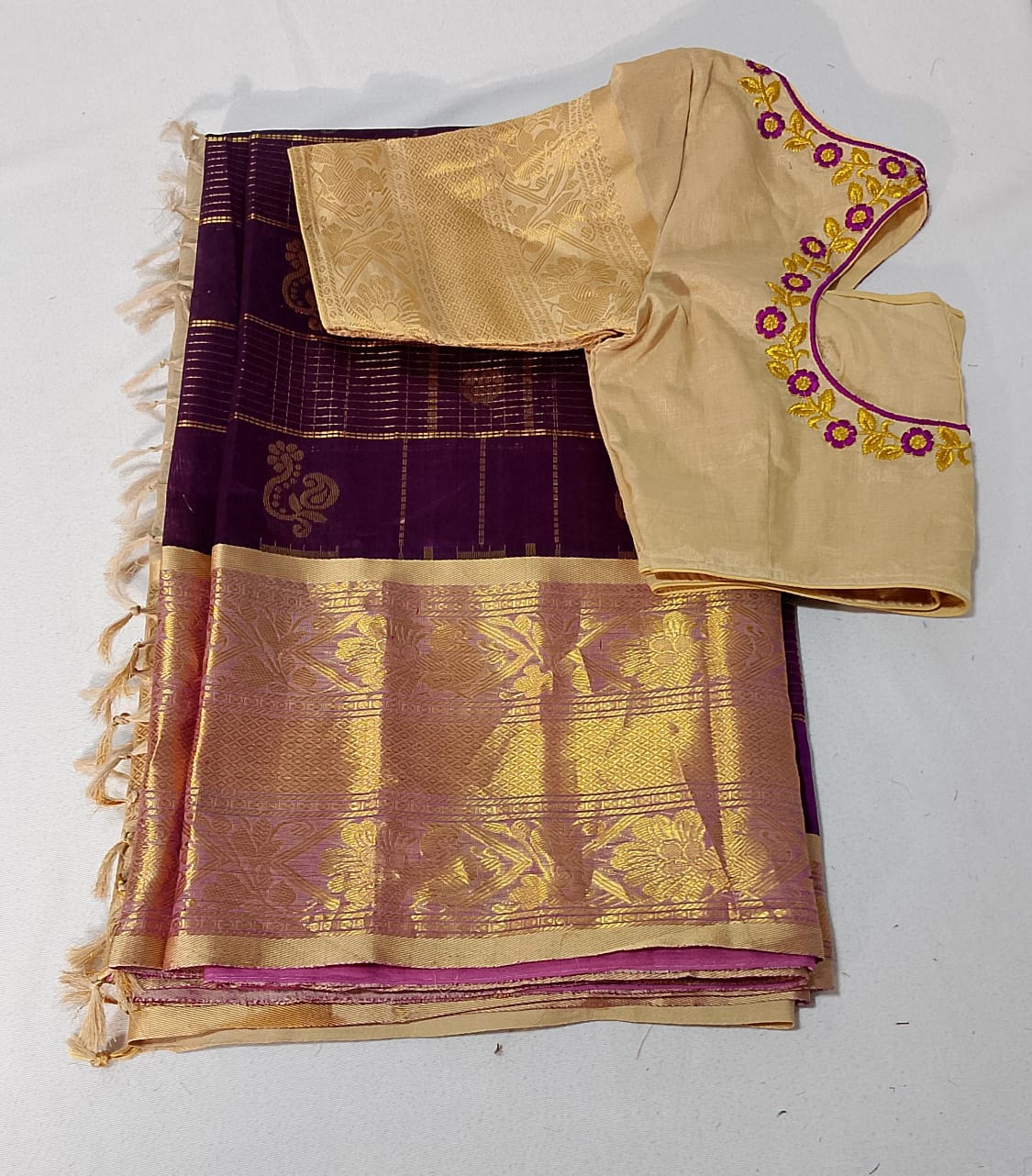 N401: Ready To Ship Beautiful Mangalagiri Saree With Stitched Embroidery Work Blouse N401: Ready To Ship Beautiful Mangalagiri Saree With Stitched Embroidery Work Blouse