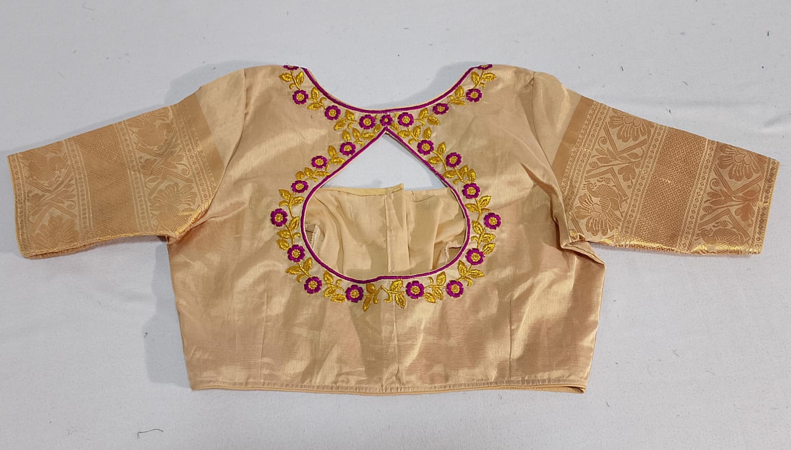 N401: Ready To Ship Beautiful Mangalagiri Saree With Stitched Embroidery Work Blouse N401: Ready To Ship Beautiful Mangalagiri Saree With Stitched Embroidery Work Blouse