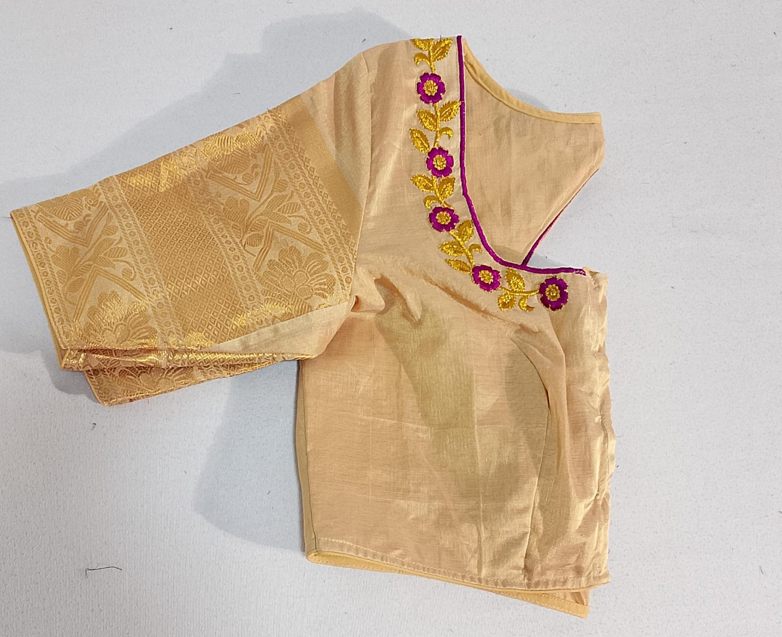 N401: Ready To Ship Beautiful Mangalagiri Saree With Stitched Embroidery Work Blouse N401: Ready To Ship Beautiful Mangalagiri Saree With Stitched Embroidery Work Blouse