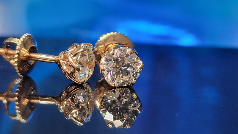 Six Prong Round Diamond Ear Studs