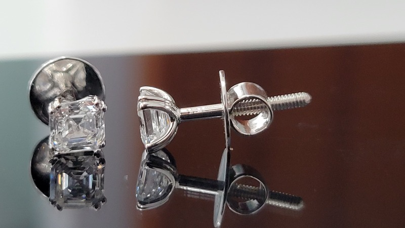 Sq Emerald Diamond Ear Stud Double Prong