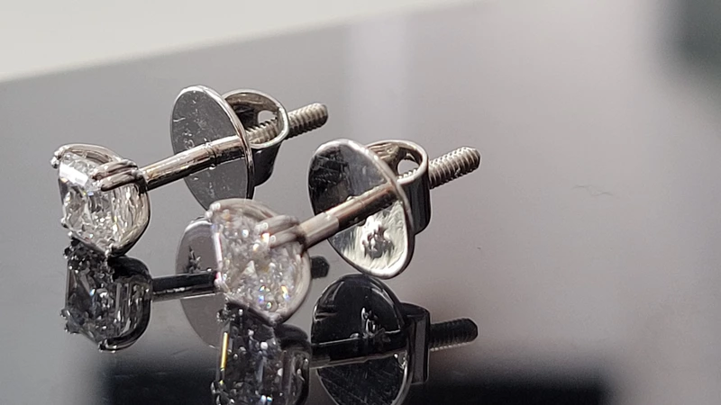 Sq Emerald Diamond Ear Stud Double Prong