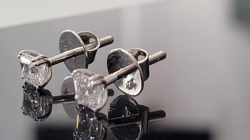 Sq Emerald Diamond Ear Stud Double Prong