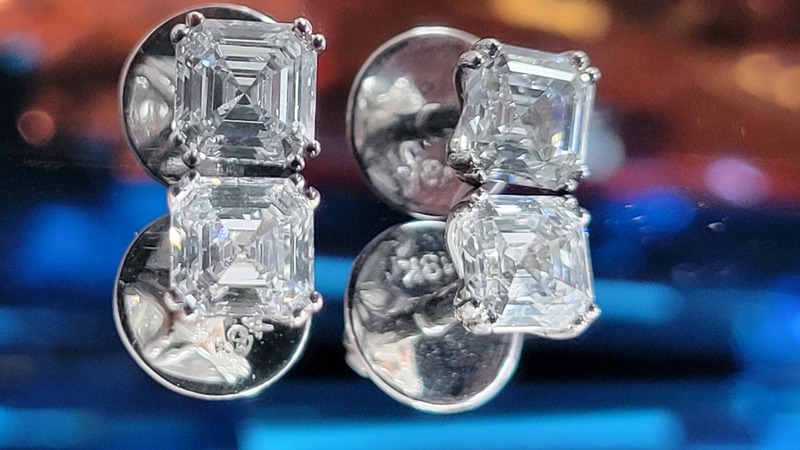 Sq Emerald Diamond Ear Stud Double Prong