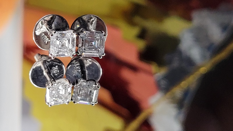 Sq Emerald Diamond Ear Stud Double Prong