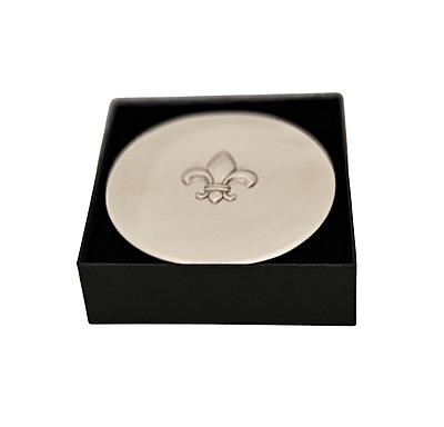 Fleur d' lis 3.5" Pewter Hinged Box. SKU #: EB19711. Fleur d' lis 3.5" Pewter Hinged Box. SKU #: EB19711.
