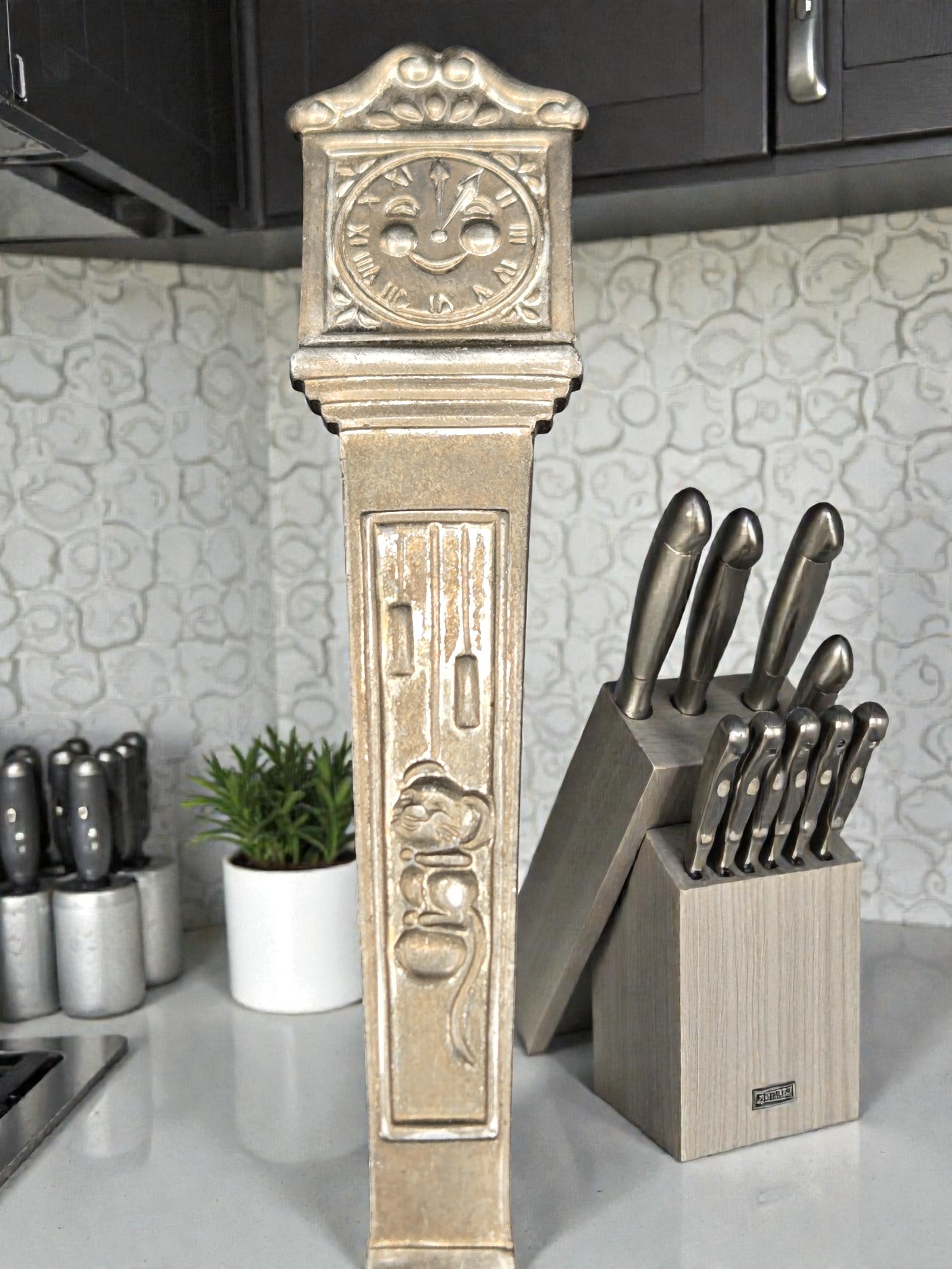 Vintage Hickory Dickory Dock Collectible Spoon, Clock Handle Design (5 ⅛ in.)