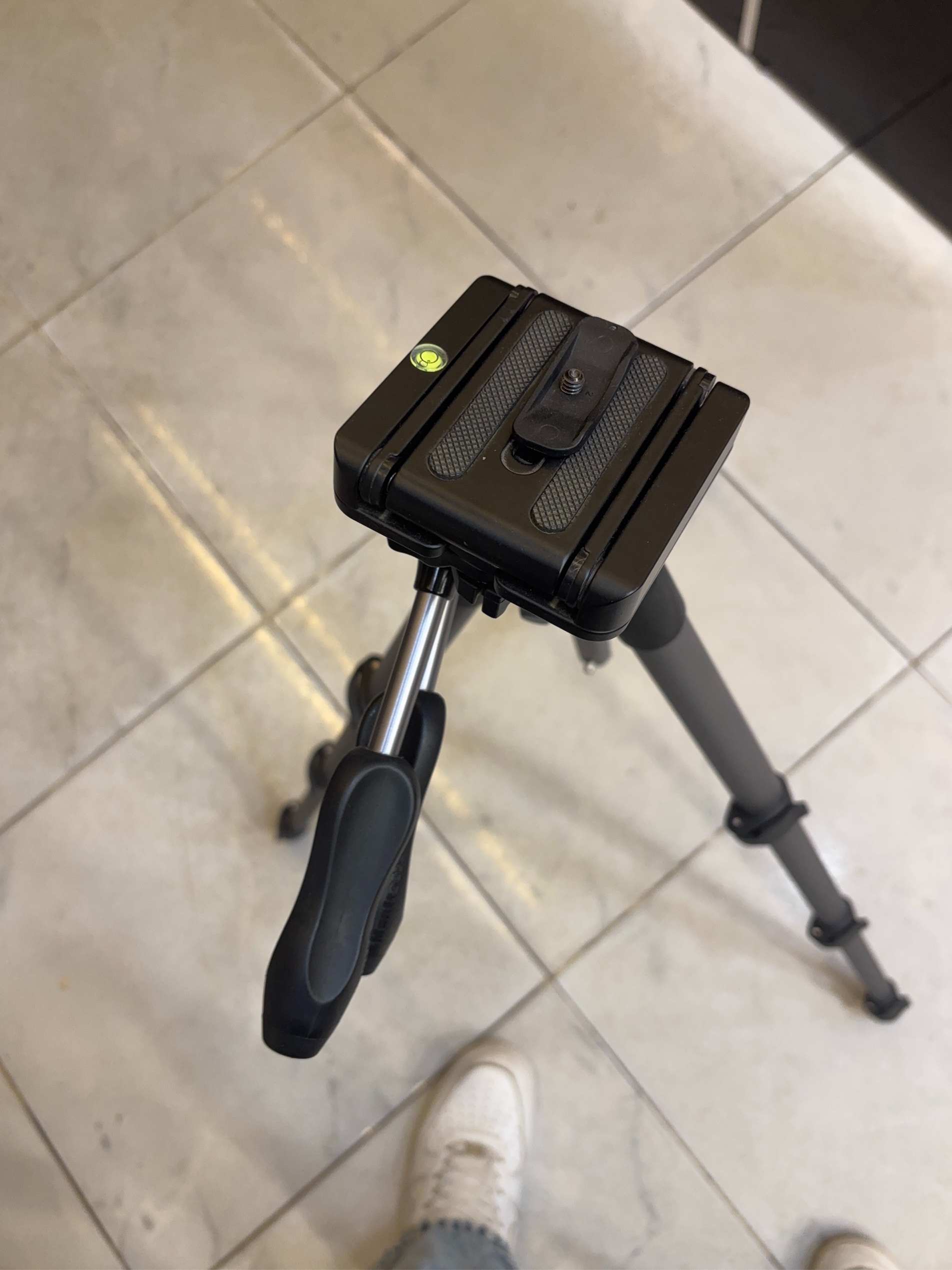 Manfrotto Compact Advanced Aluminum Tripod (Black) used