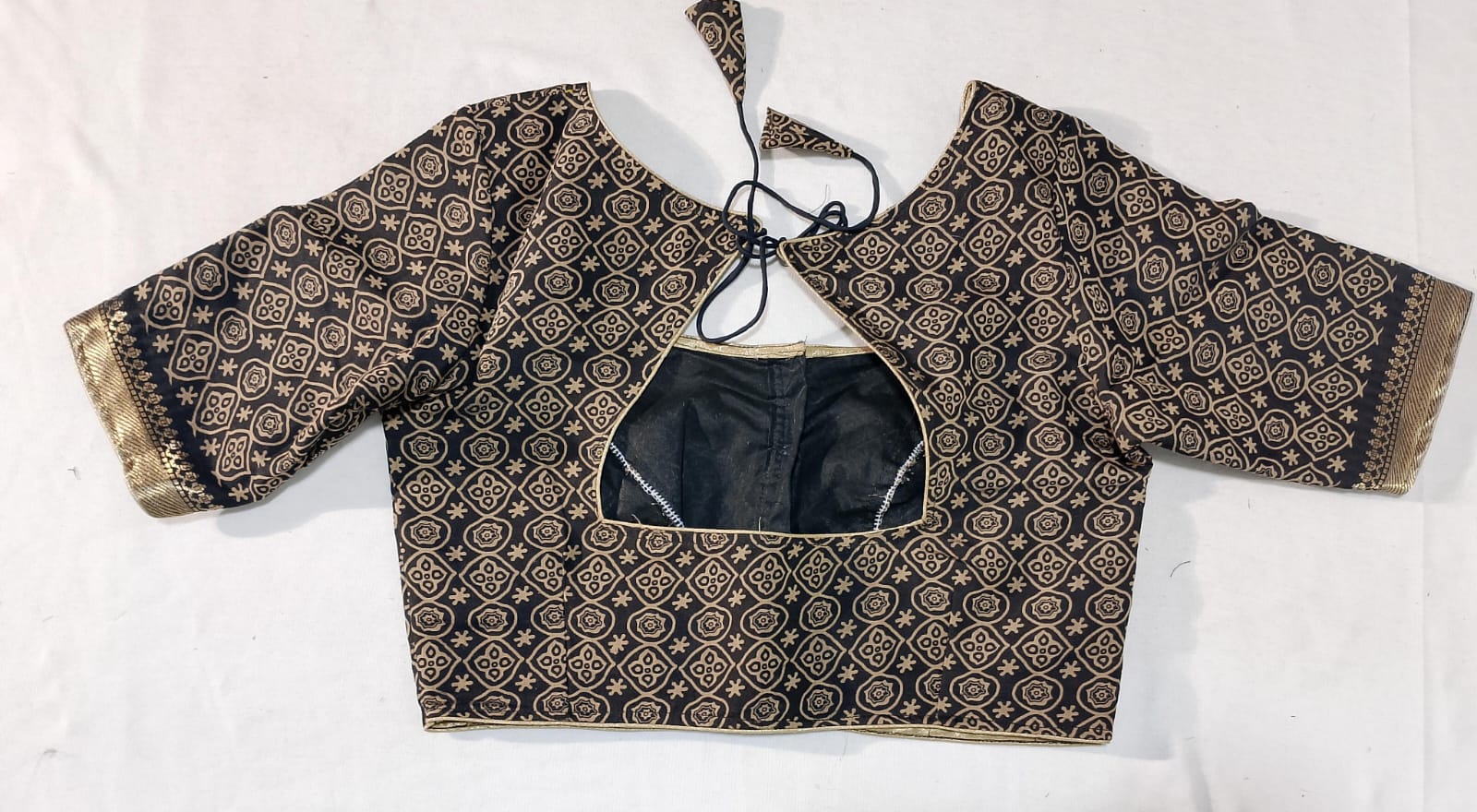 N27: Ready To Ship Beautiful Kalamakari Saree With Stitched Blouse N27: Ready To Ship Beautiful Kalamakari Saree With Stitched Blouse