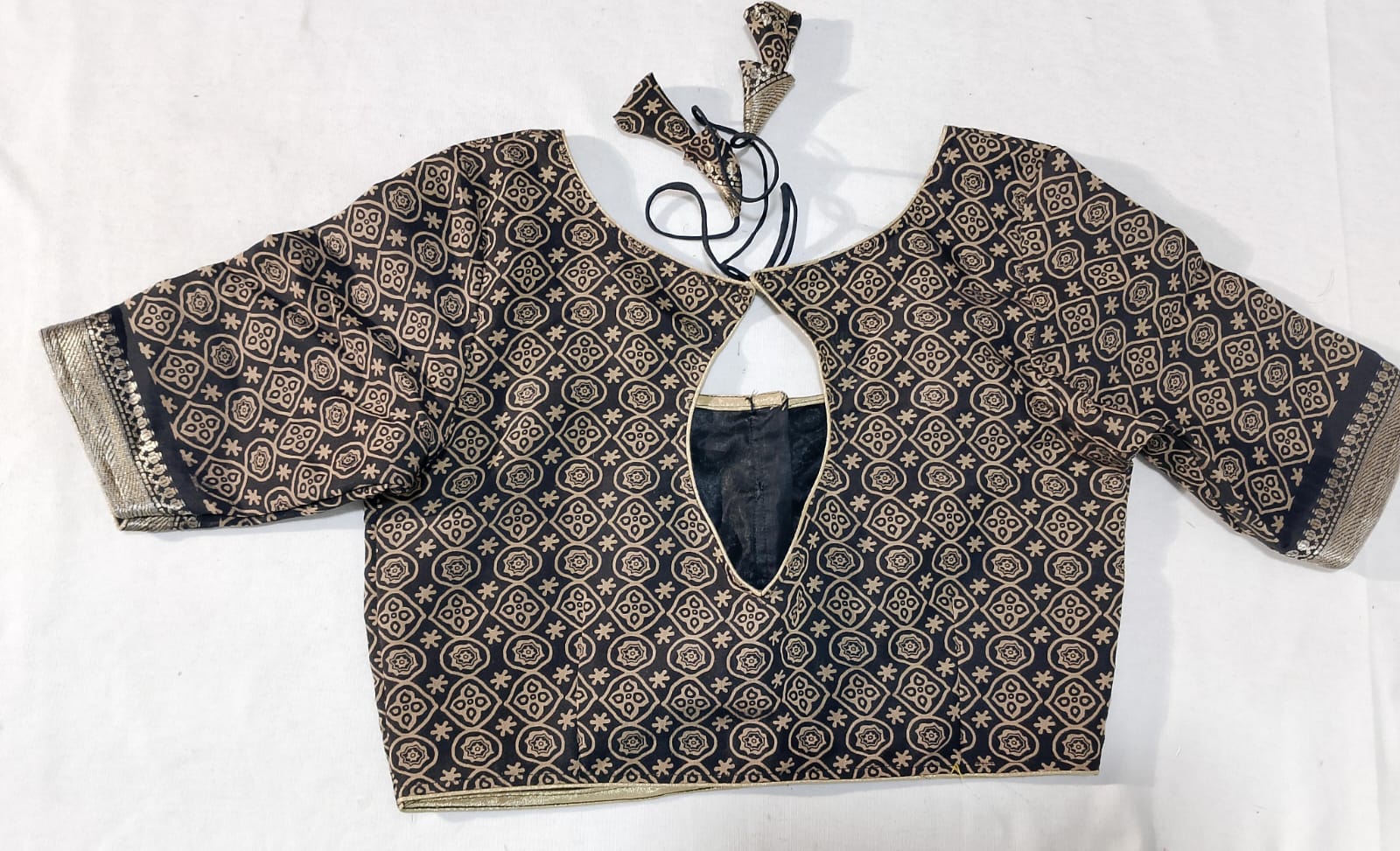 N27: Ready To Ship Beautiful Kalamakari Saree With Stitched Blouse N27: Ready To Ship Beautiful Kalamakari Saree With Stitched Blouse