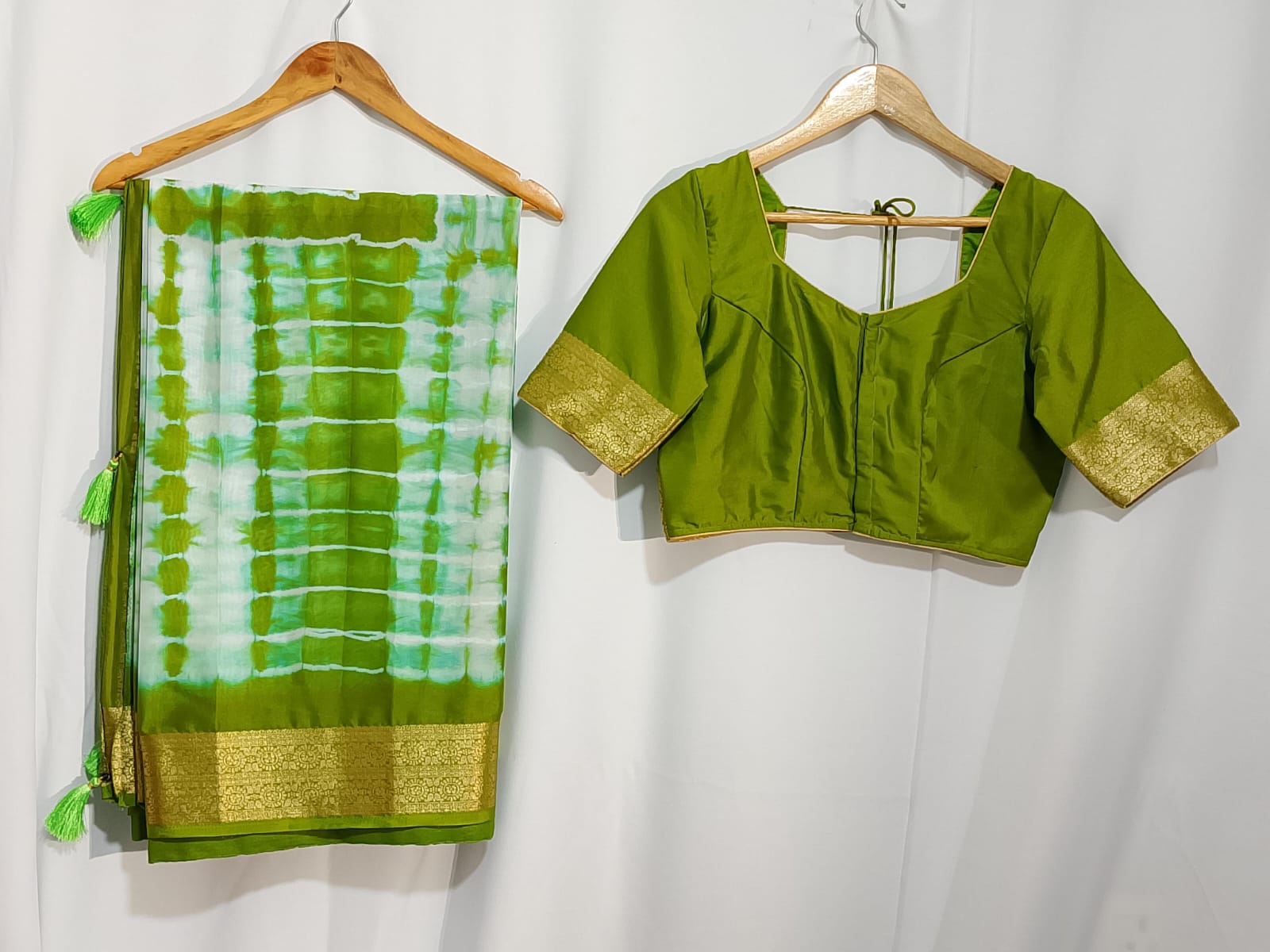 N41:  Ready To Ship Beautiful Mysore Crepe Silk Saree In Shibori Print With Stitched Blouse