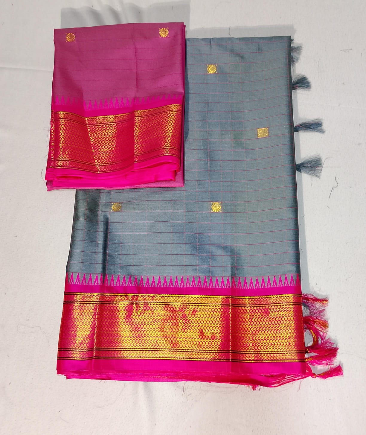 N520: Ready To Ship Beautiful Gadwal Saree With Stitched Blouse