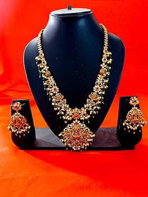 H20 : Ready To Ship Beautiful Pearls Necklace Set