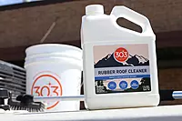 303 Products Rubber Roof Cleaner - Removes Build Up On The Rubber Roofs of RVs, Campers, Pop-Ups, and Motorhomes