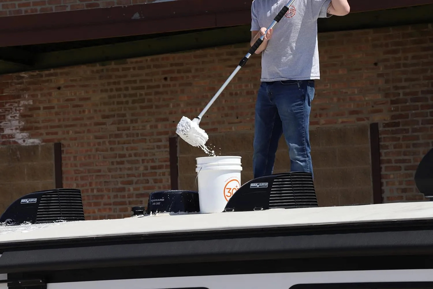 303 Products Rubber Roof Cleaner - Removes Build Up On The Rubber Roofs of RVs, Campers, Pop-Ups, and Motorhomes