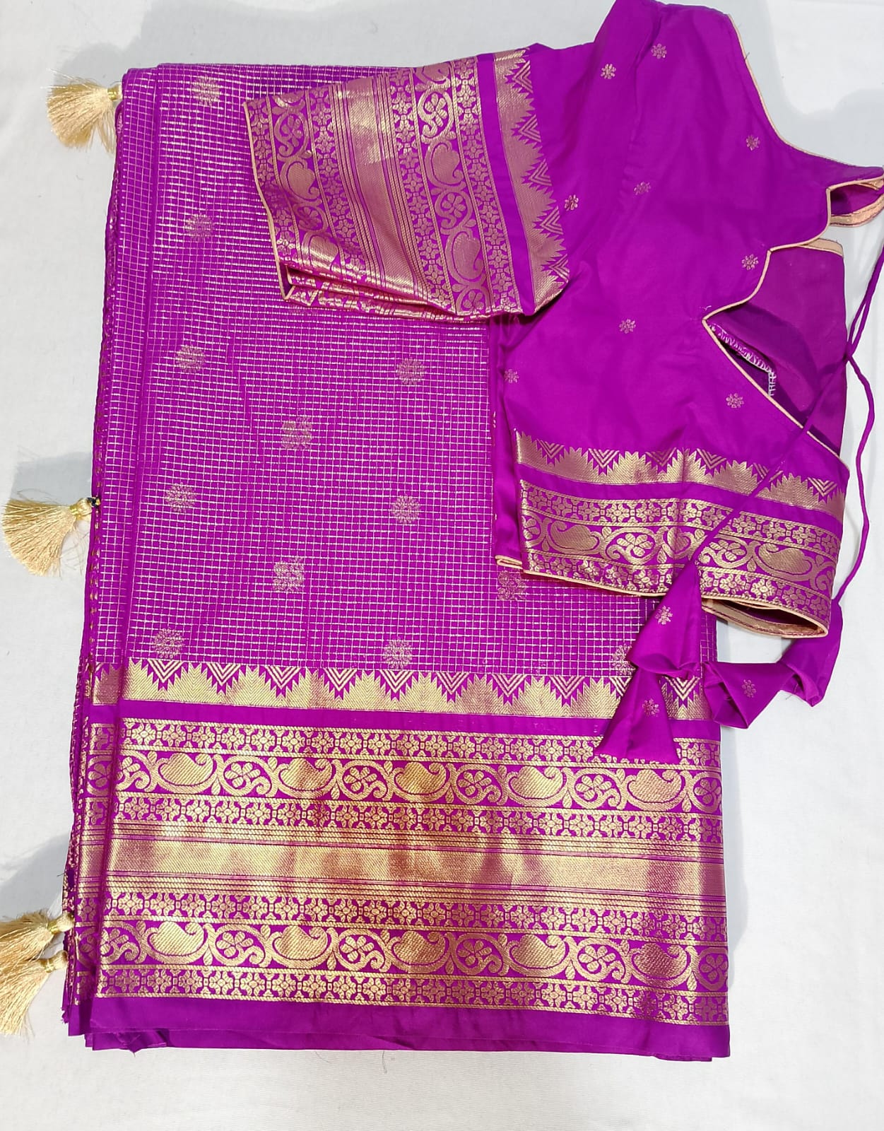 N51: Ready To Ship Beautiful Saree With Stitched Blouse