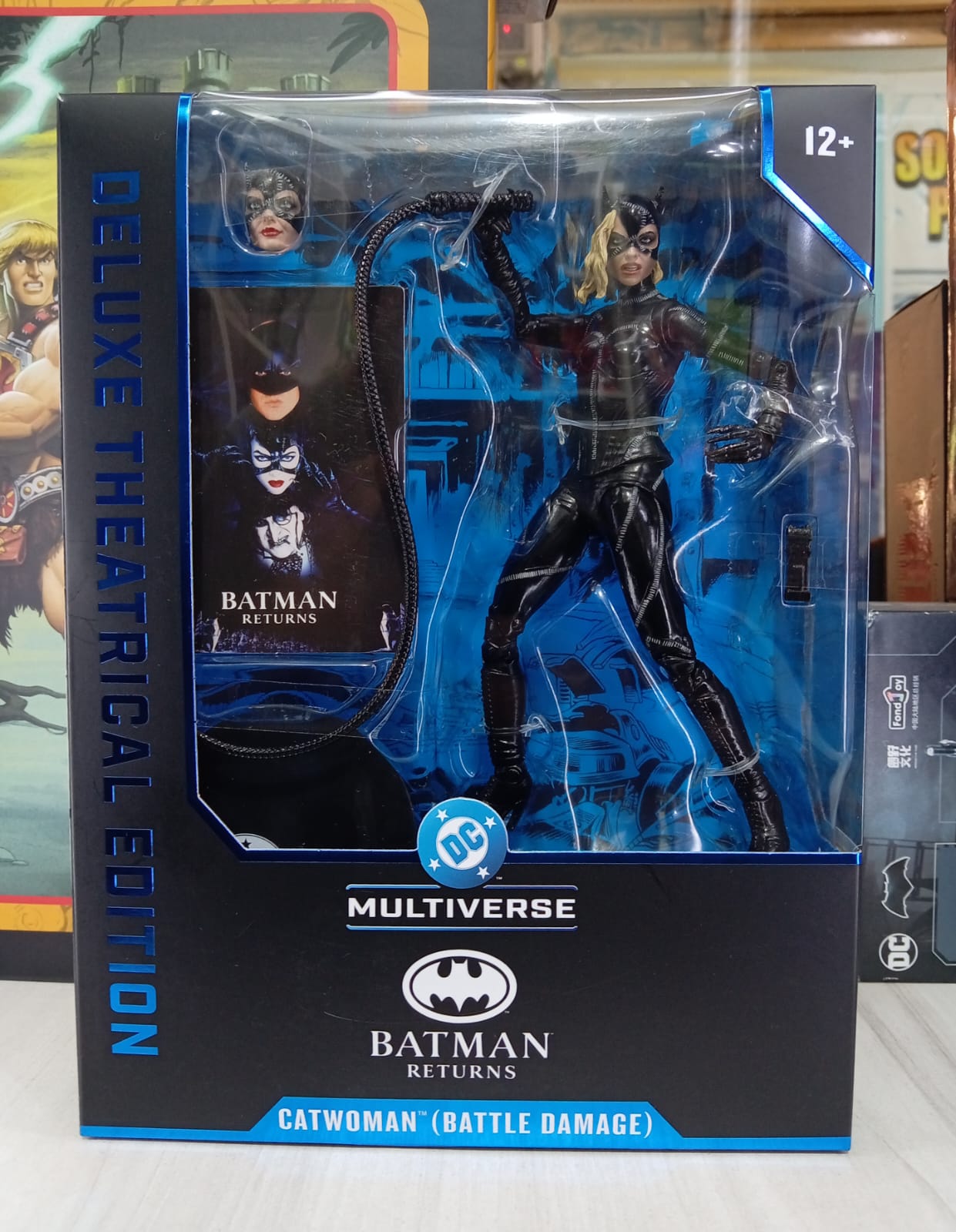 Catwoman Battle Damaged Theatrical Deluxe