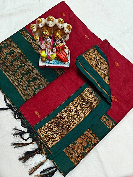 Kalyani cotton blend with a maroon body and contrasting dark green border and pallu.