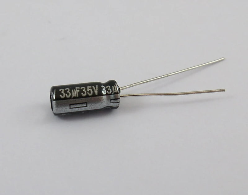 CAPACITOR 33UF 35V