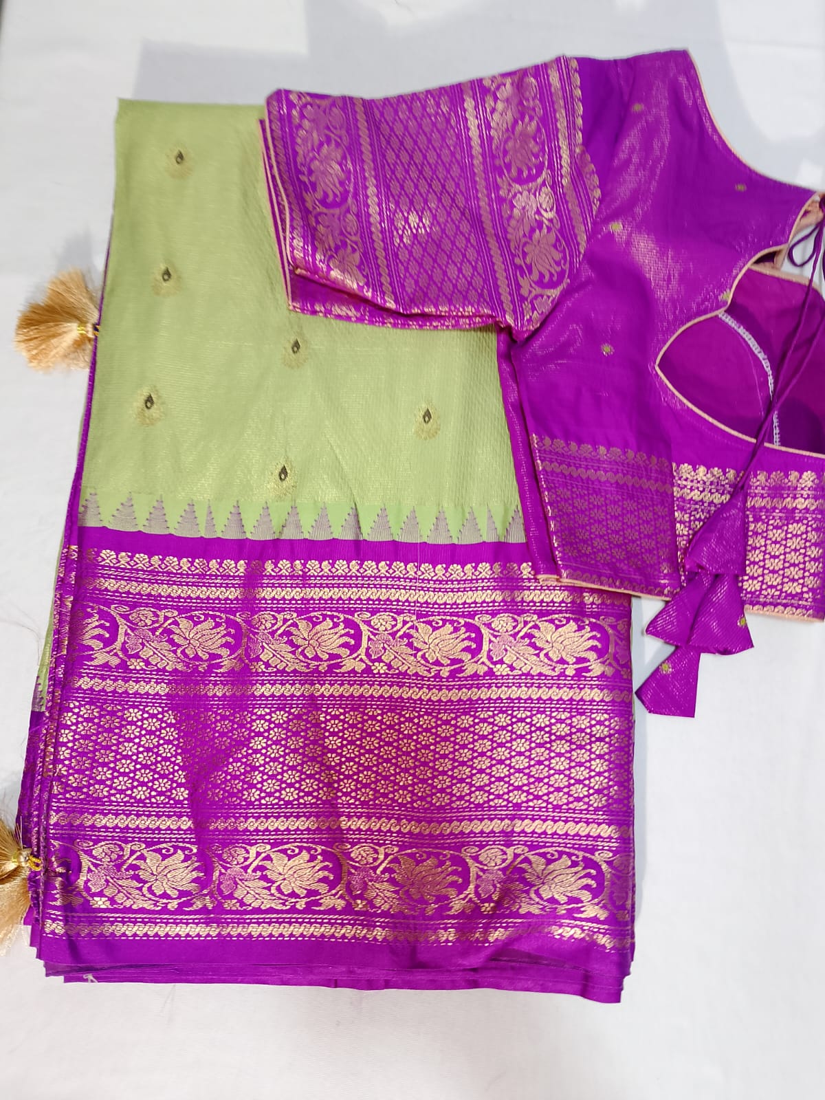 N59: Ready To Ship Beautiful Vintage Checks Saree With Stitched Blouse N59: Ready To Ship Beautiful Vintage Checks Saree With Stitched Blouse