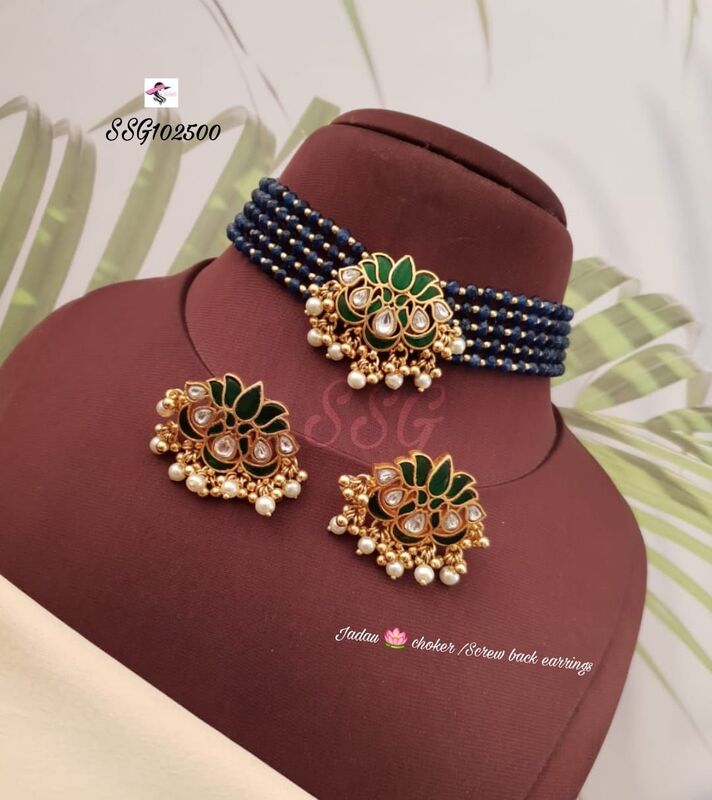 V706: Beautiful Jadau Kundan Louts Choker Set