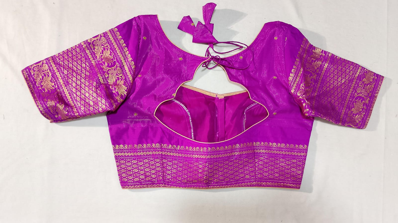 N59: Ready To Ship Beautiful Vintage Checks Saree With Stitched Blouse N59: Ready To Ship Beautiful Vintage Checks Saree With Stitched Blouse