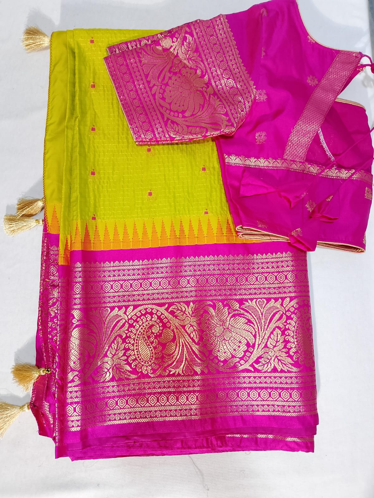 N67: Ready To Ship Beautiful Saree With Stitched Blouse
