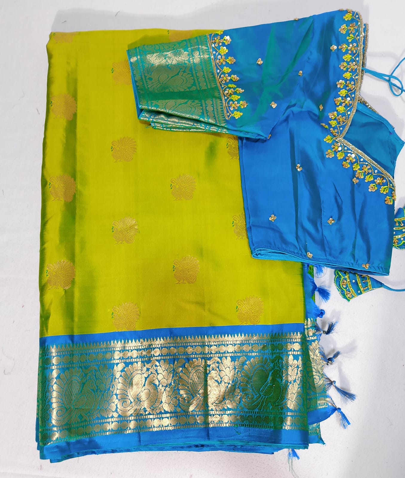 N280: Ready To Ship Beautiful Saree With Stitched Blouse