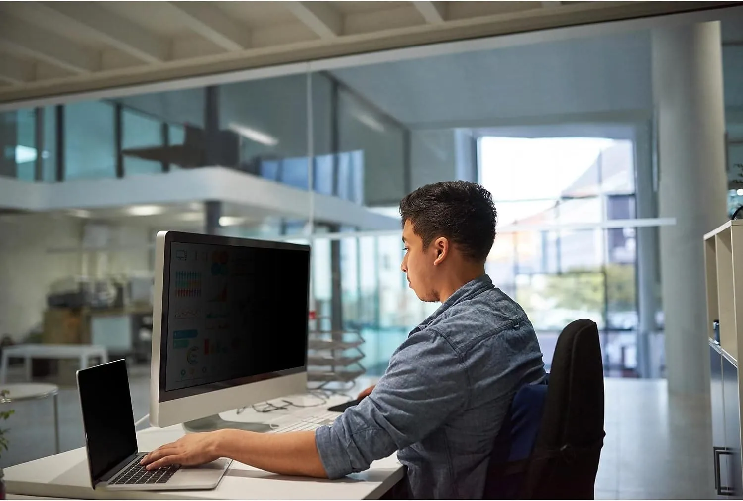 3M Privacy Filter for 24in Full Screen Monitor COMPLY Magnetic Attach (16:10 aspect ratio)