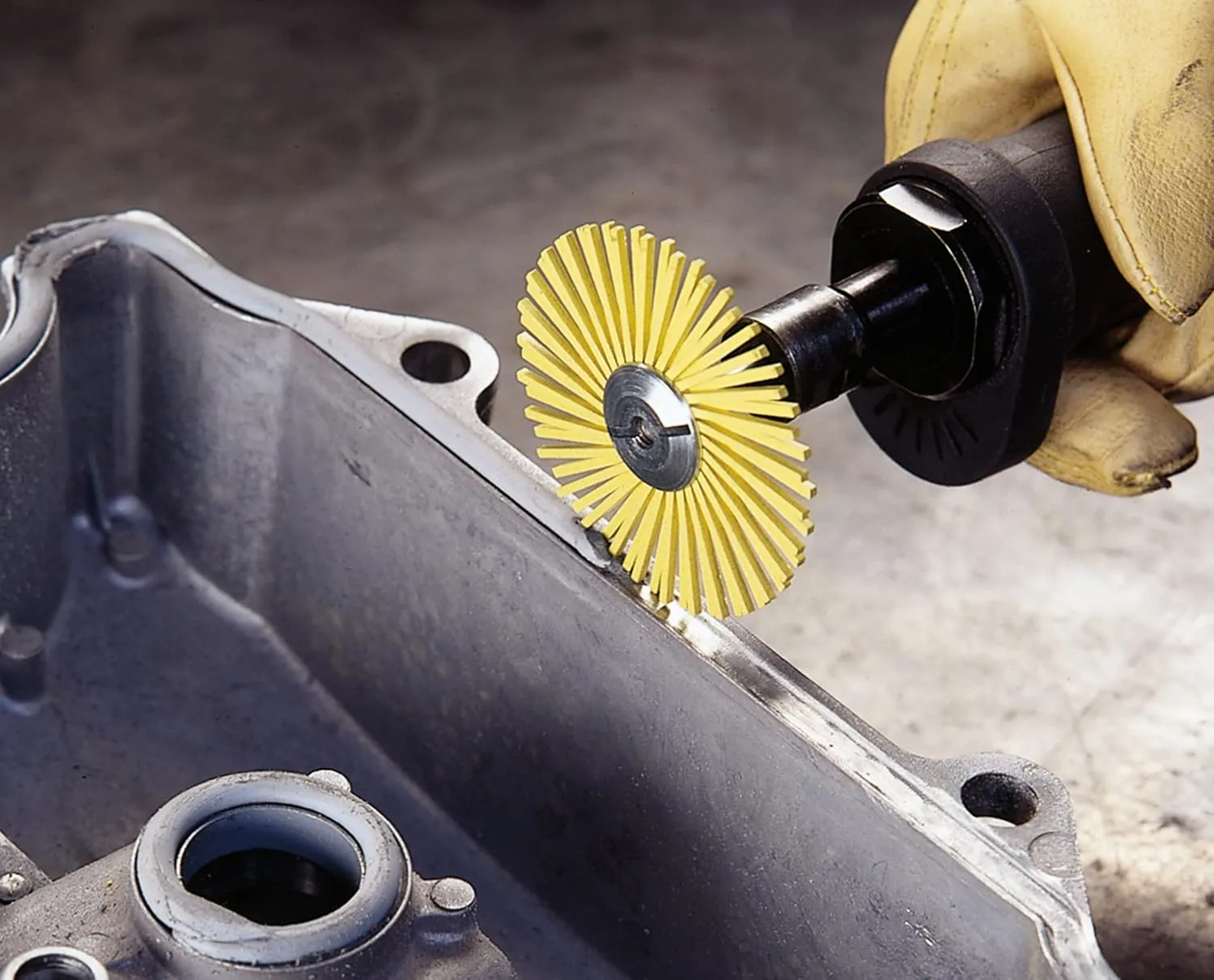 Cubitron Radial Bristle Brush, Aluminum Oxide, 6000 rpm, 8 Diameter x 1 Width, 80 Grit, Yellow (Pack of 1)