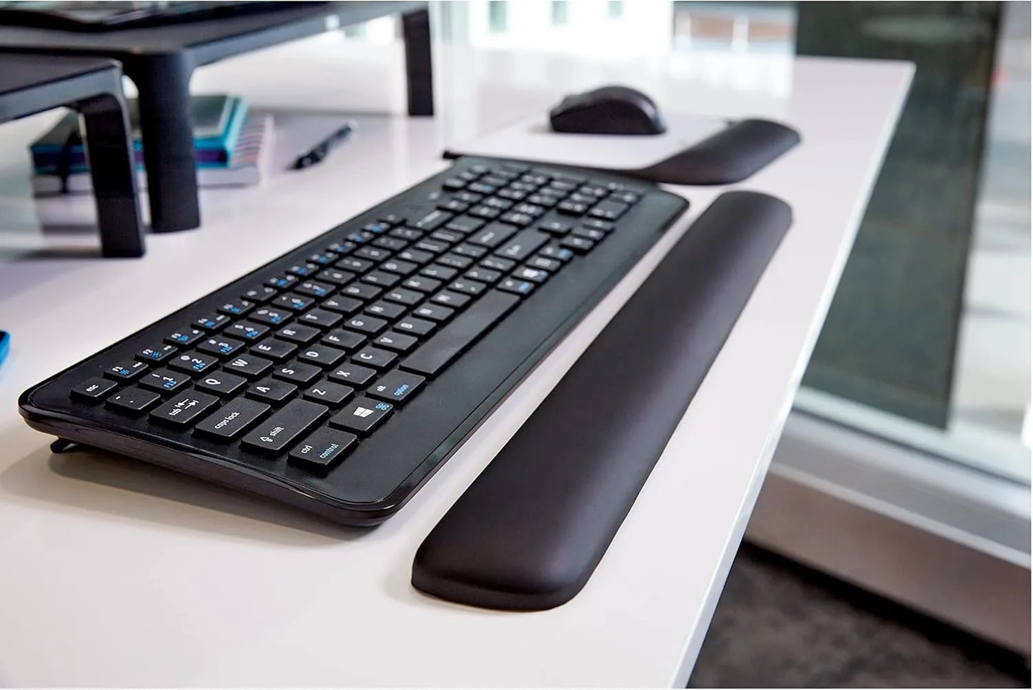 3M Gel Wrist Rest for Keyboards, 19 in, Black (WR85B)