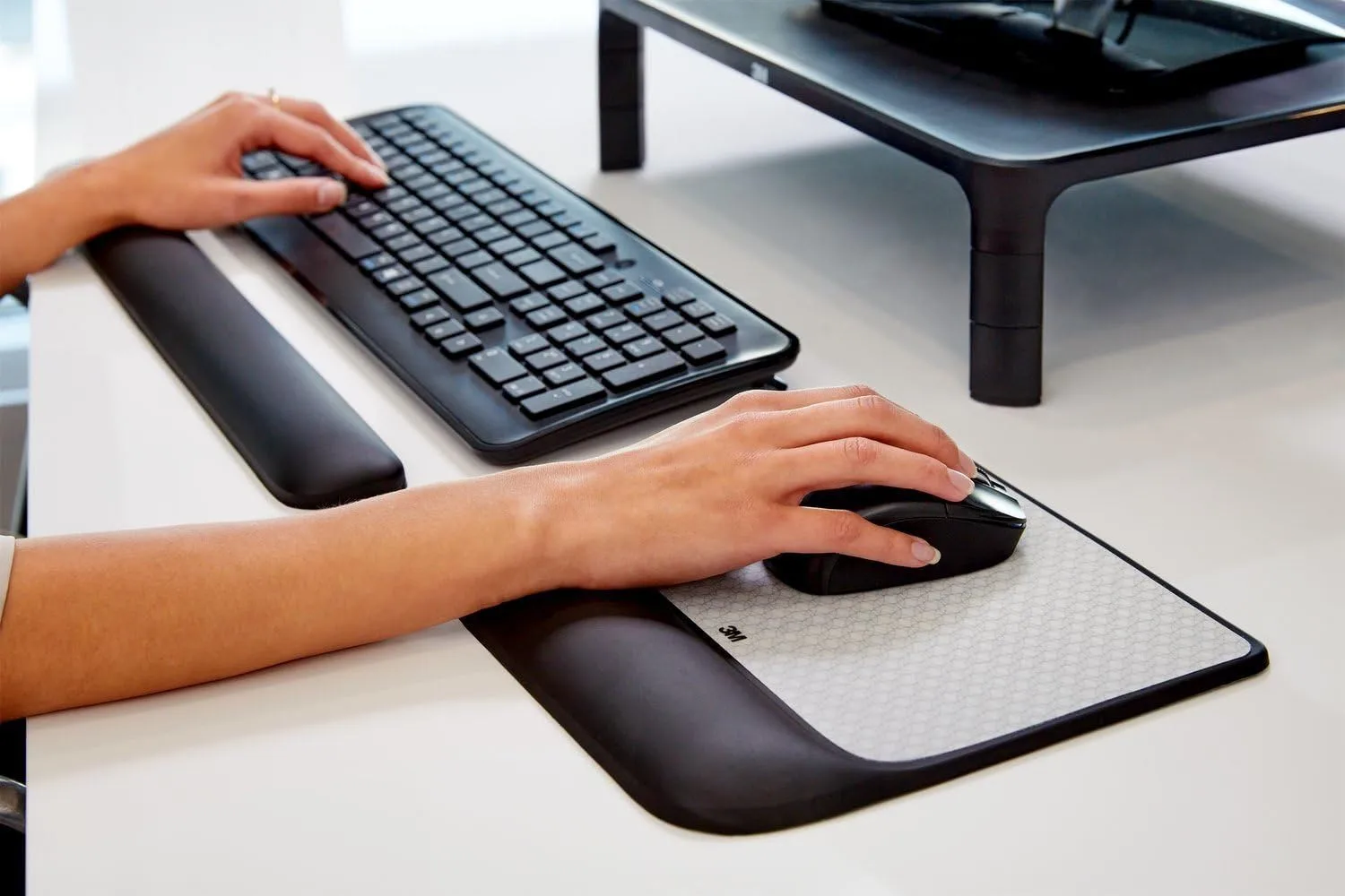 3M Precise Mouse Pad with Gel Wrist Rest, MW85B, Black/Gray, 9.2 x 8.6 in
