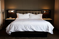 T250 Thomaston Satin Stripe 1 CM 118" x 120" King Deluxe