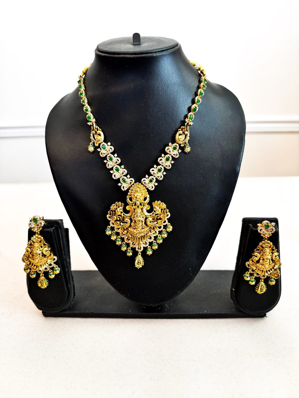 H24 : Ready To Ship Beautiful Lakshimi Devi Necklace Set