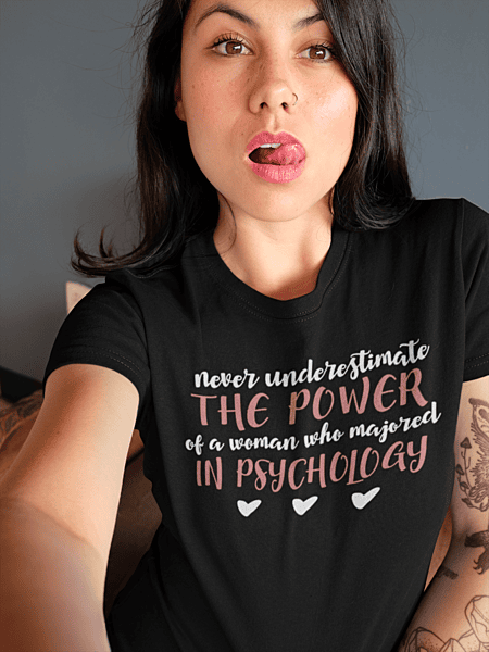 Never Underestimate The Power Of A Woman Who Majored In Psychology T-shirt